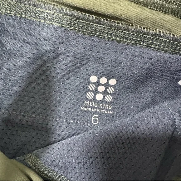 New Title Nine Clamberista Shorts 4 Inseam Green Size 6 Hiking - Picture 3 of 6